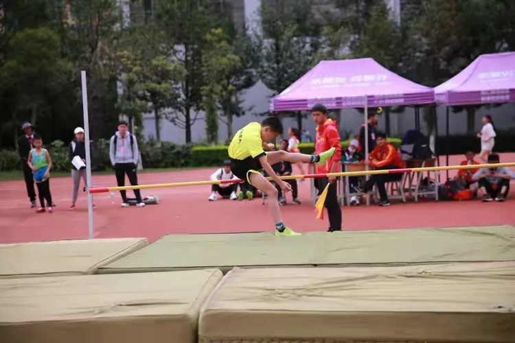开云下载-欢乐时光：射击选手欢庆佳绩