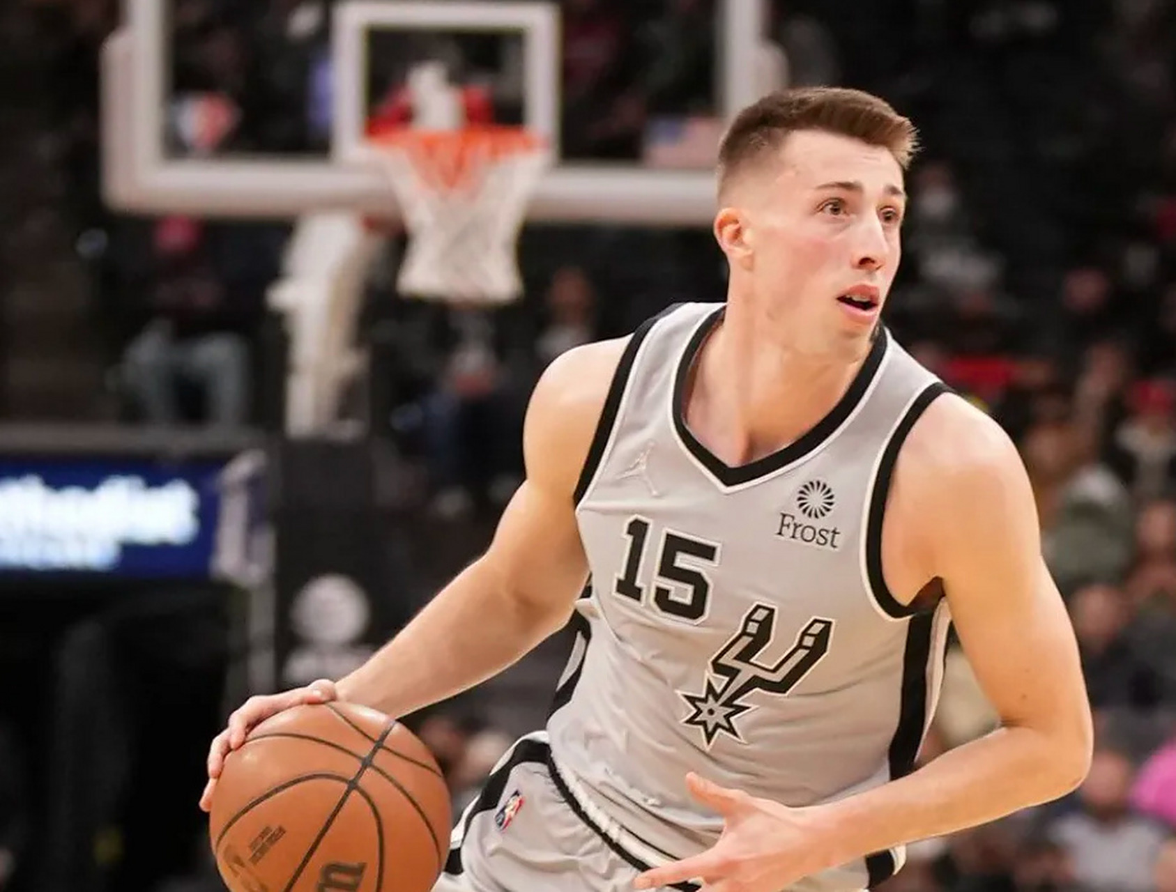 马刺小胜猛龙取得系列赛领先 马刺小胜猛龙取得系列赛领先