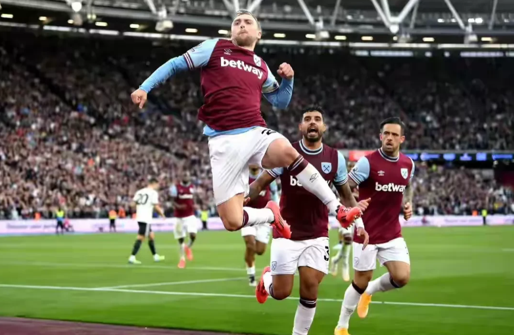 拜仁客场0-4不敌国米,遭遇小组赛失利 拜仁客场0-4不敌国米,遭遇小组赛失利