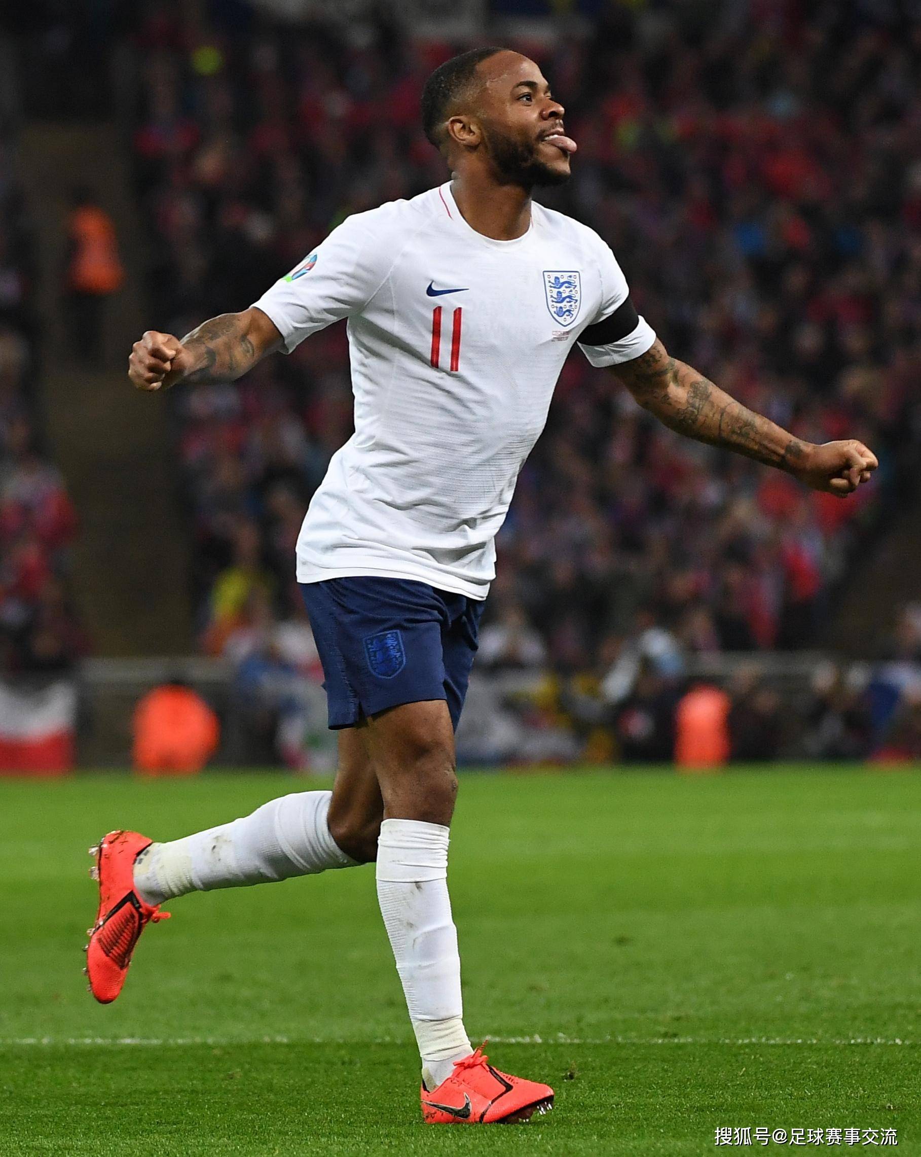 足球明星们在比赛中发挥出色