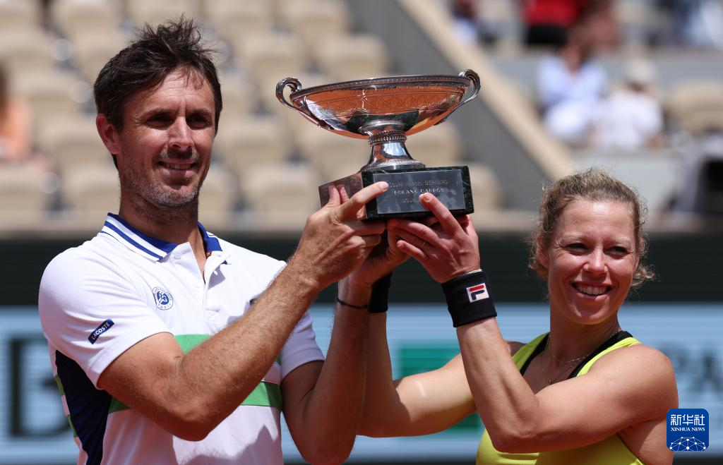 拉沃尔杯鏖战法网，西西帕斯点燃赛场的简单介绍