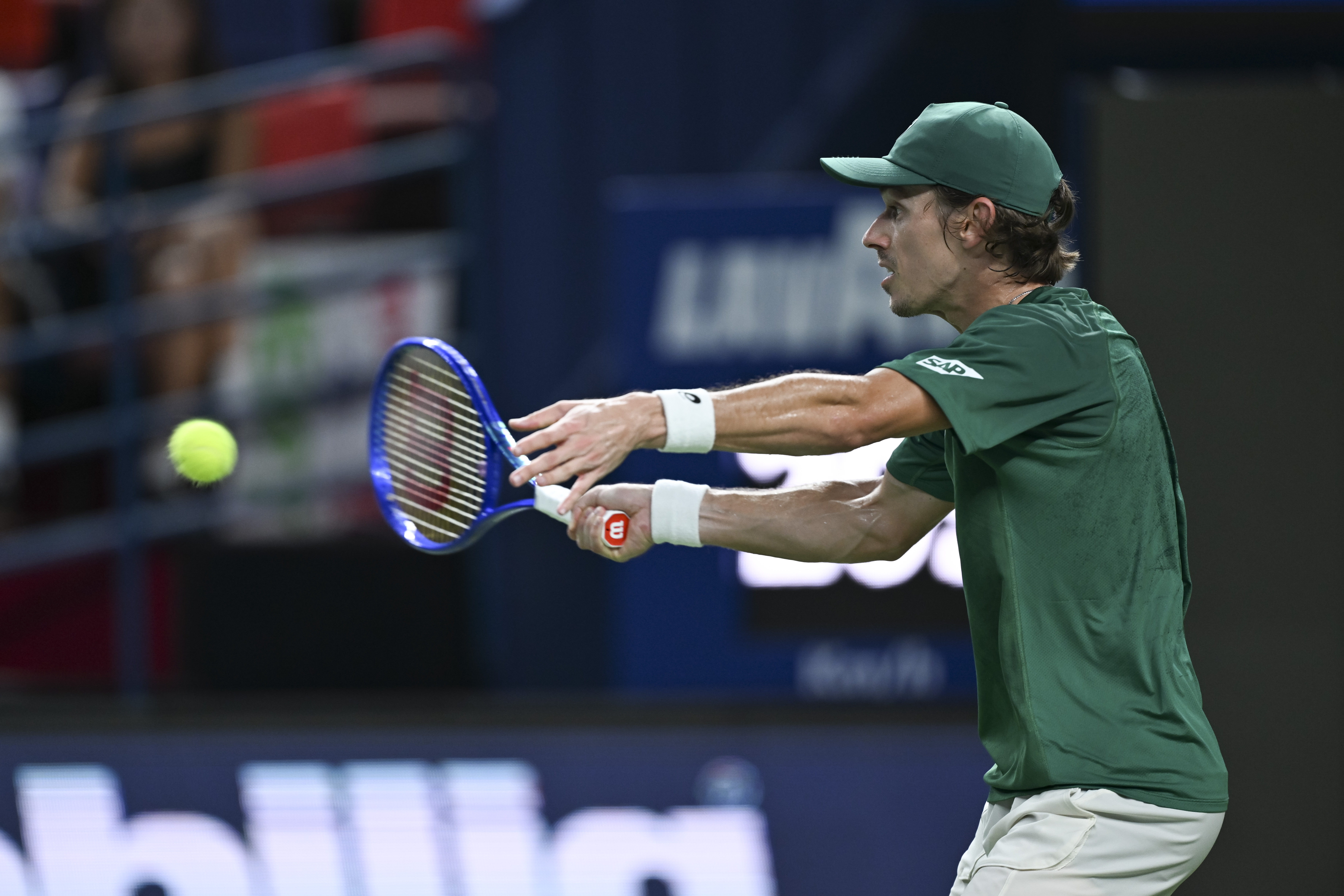 西班牙网球队险胜美国网球队,梅德韦杰夫惊艳世界的简单介绍 西班牙网球队险胜美国网球队,梅德韦杰夫惊艳世界的简单介绍