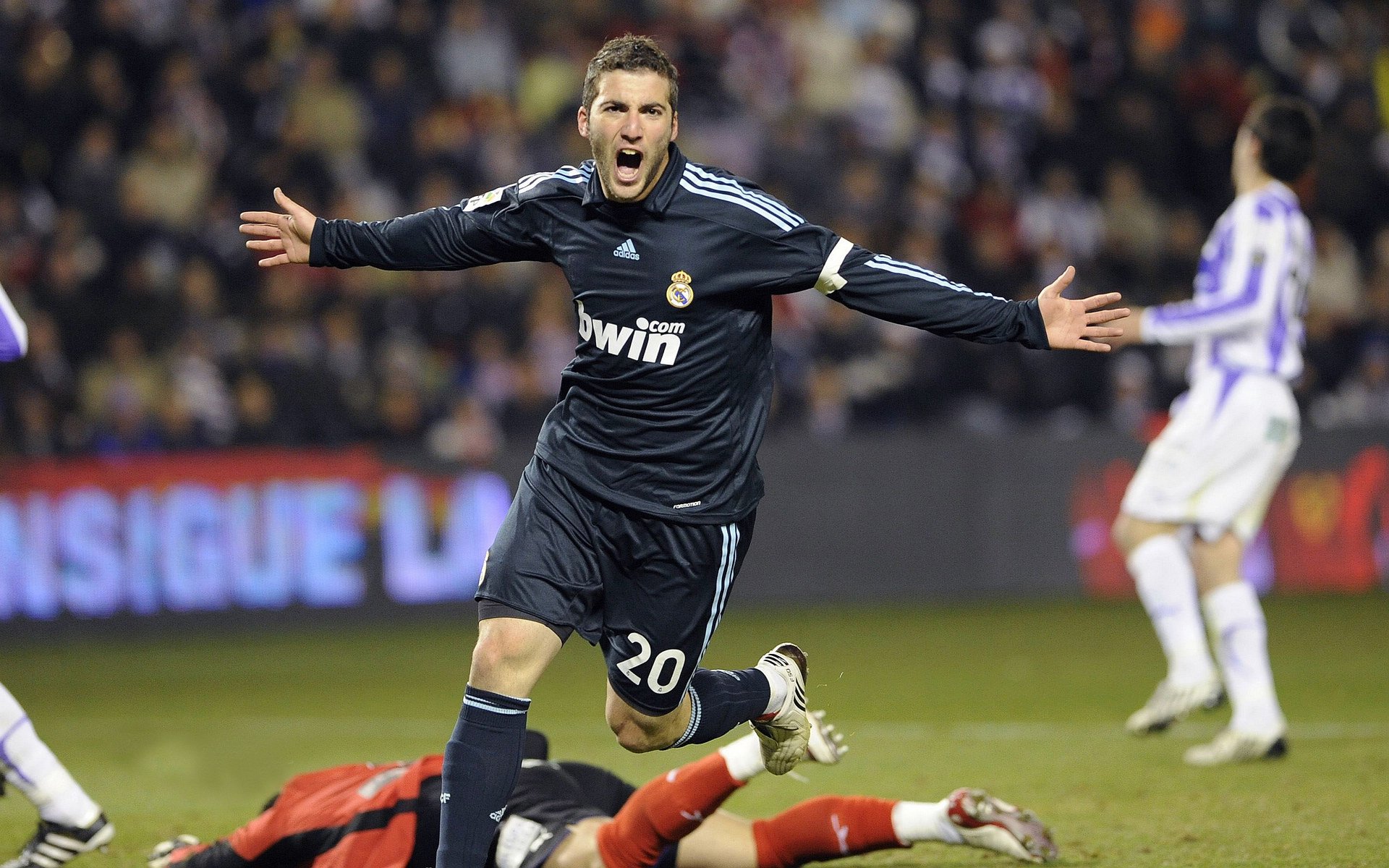 门将制胜球，孔德加时绝杀，牙买加创历史晋级背后的唯一性